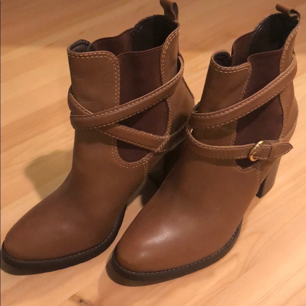 Beautiful autumn heeled shoes, stylish, brand new